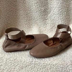 Gentle soles tan leather ballet slippers